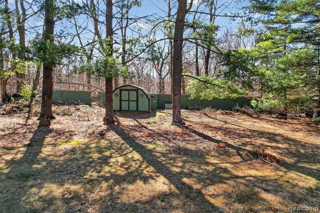 9155 Satelite Drive, White Lake, MI 48386