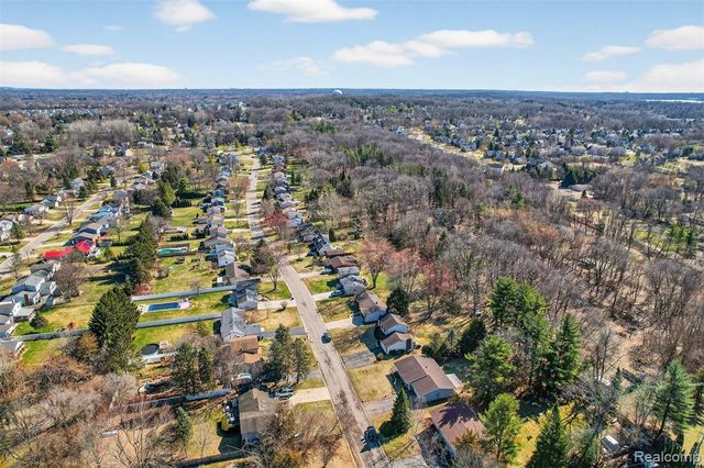 9155 Satelite Drive, White Lake, MI 48386