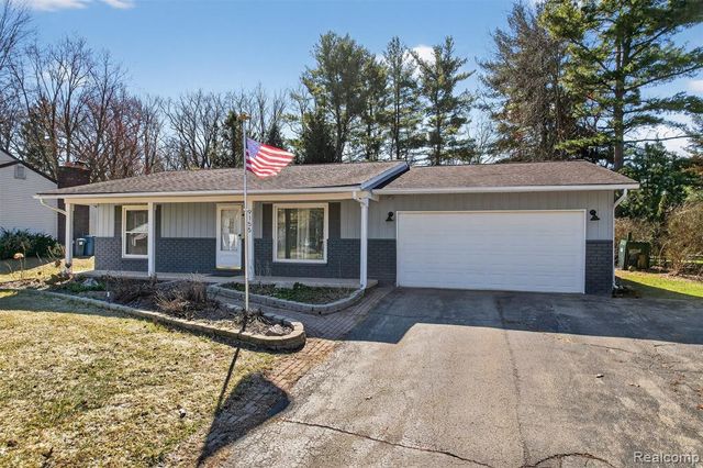 9155 Satelite Drive, White Lake, MI 48386