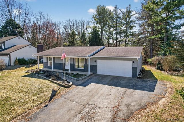 9155 Satelite Drive, White Lake, MI 48386