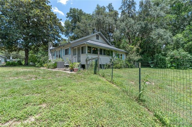 8460 E Magnolia Street, Floral City, FL 34436