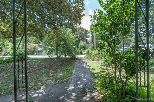 8460 E Magnolia Street, Floral City, FL 34436