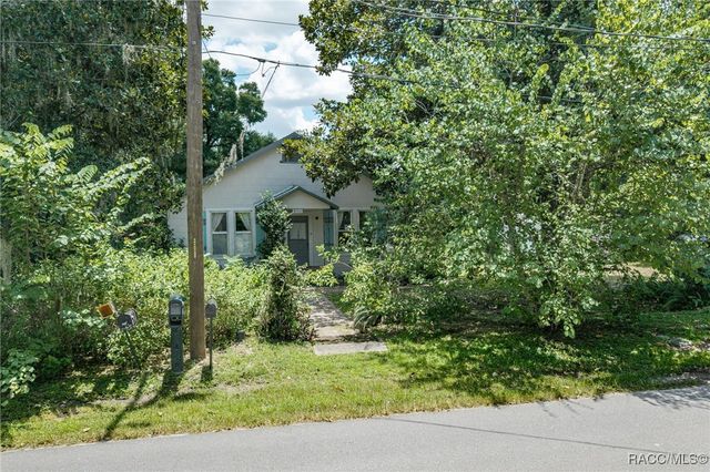 8460 E Magnolia Street, Floral City, FL 34436