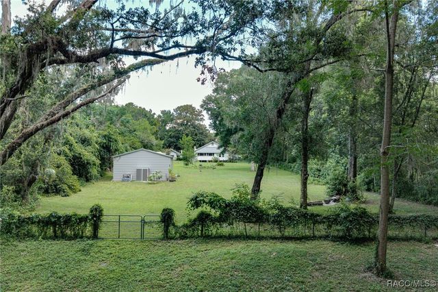 8460 E Magnolia Street, Floral City, FL 34436