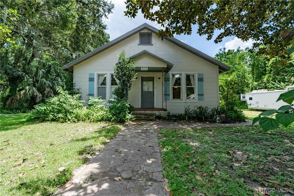 8460 E Magnolia Street, Floral City, FL 34436