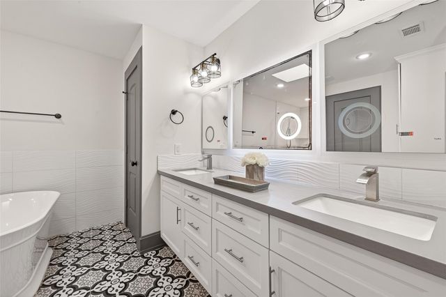 10054 Cedardale Drive, Houston, TX 77055