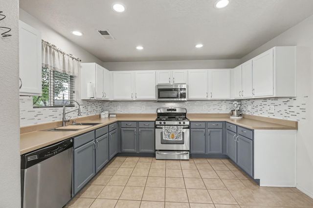 2831 Violeta Circle SE, Rio Rancho, NM 87124