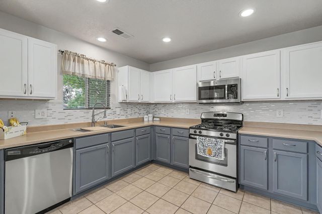 2831 Violeta Circle SE, Rio Rancho, NM 87124