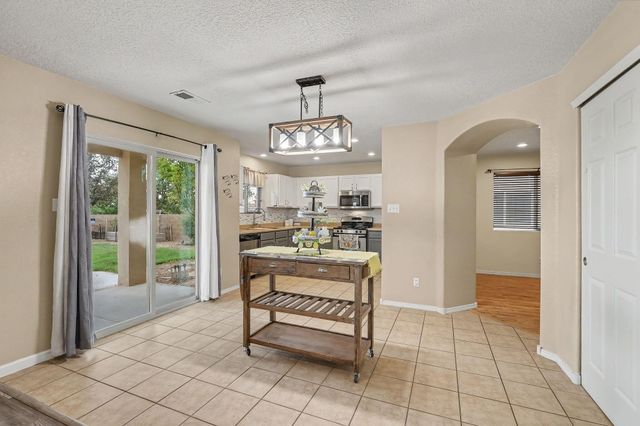 2831 Violeta Circle SE, Rio Rancho, NM 87124