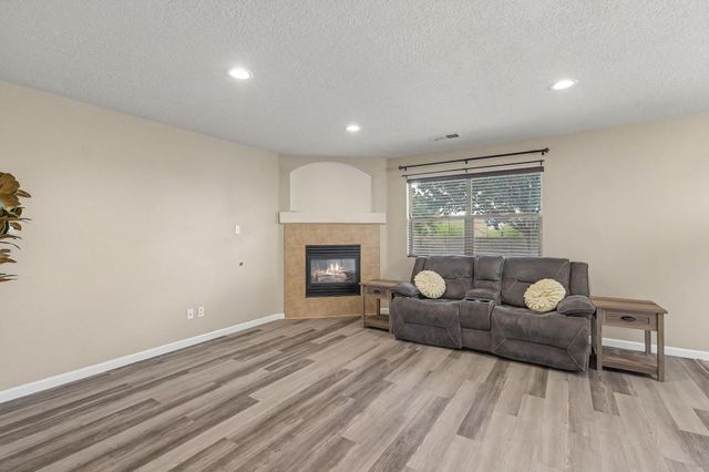 2831 Violeta Circle SE, Rio Rancho, NM 87124