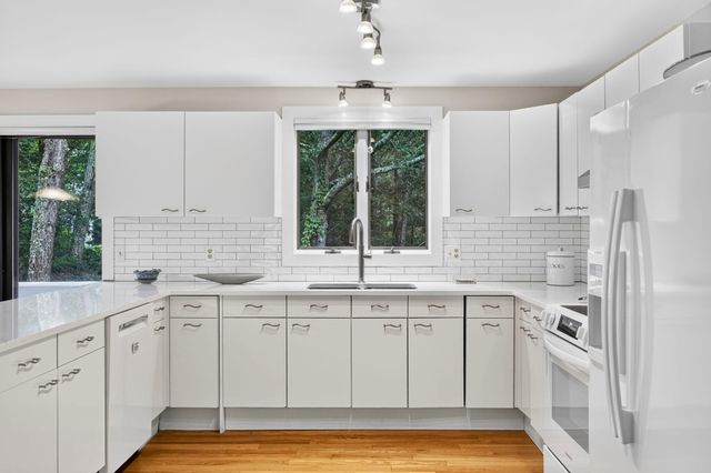 21 Cahoon Road, Brewster, MA 02631