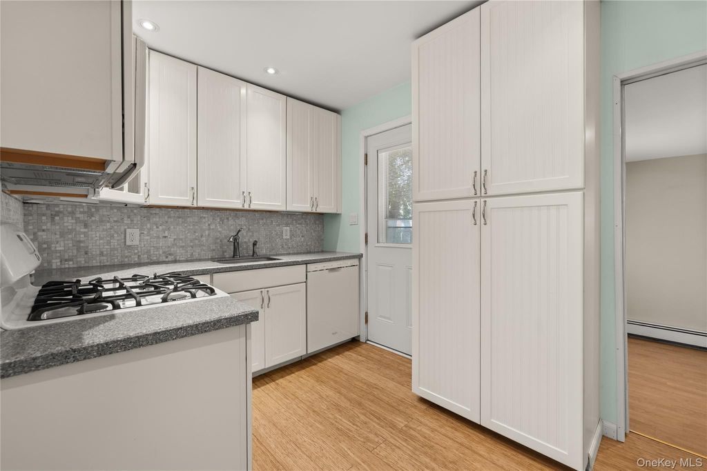 163 Buffalo Avenue, Lindenhurst, NY 11757 — photo 4