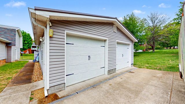 1091 Browns Ln, Gallatin, TN 37066