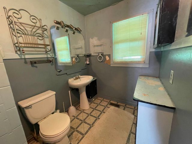 2204 S Washington Ave, Wichita, KS 67211