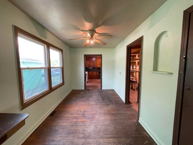 2204 S Washington Ave, Wichita, KS 67211