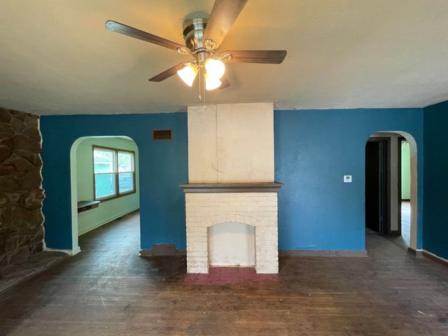 2204 S Washington Ave, Wichita, KS 67211