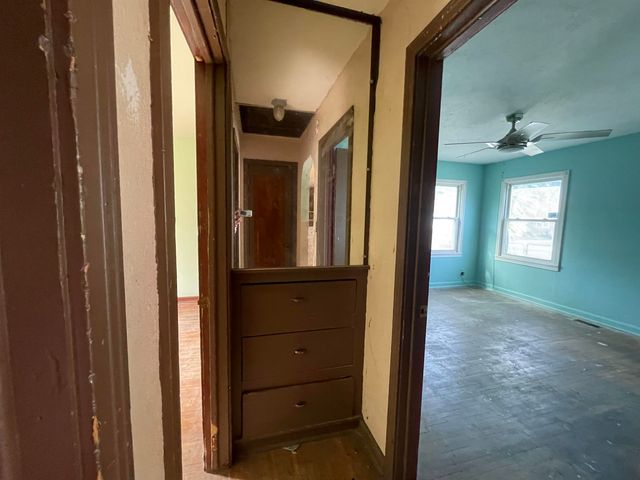 2204 S Washington Ave, Wichita, KS 67211