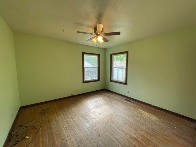 2204 S Washington Ave, Wichita, KS 67211