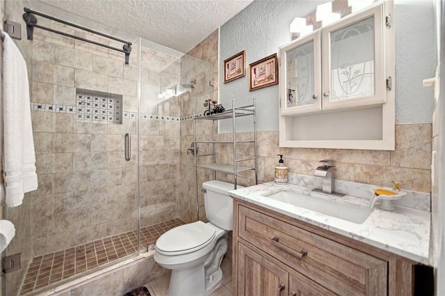 1201 JULIAN LANE DRIVE, Tampa, FL 33619