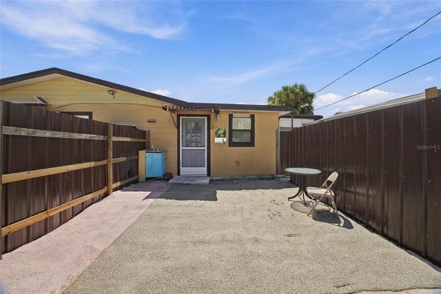 1201 JULIAN LANE DRIVE, Tampa, FL 33619