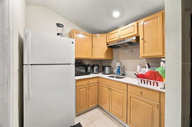 1201 JULIAN LANE DRIVE, Tampa, FL 33619
