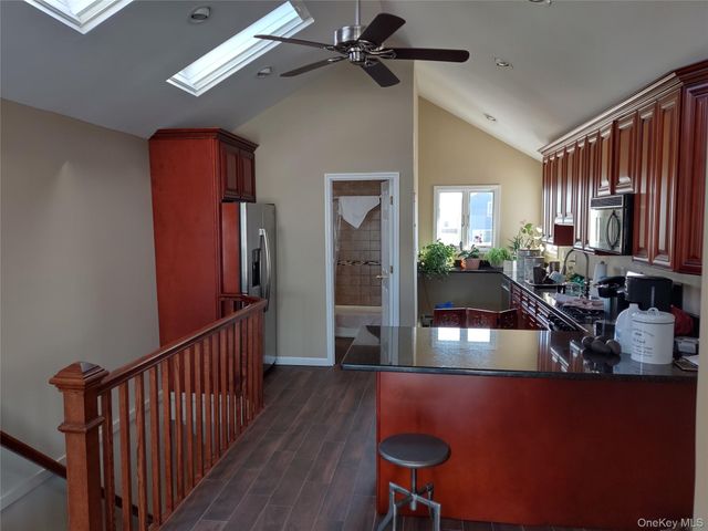 10 James Street, East Rockaway, NY 11518