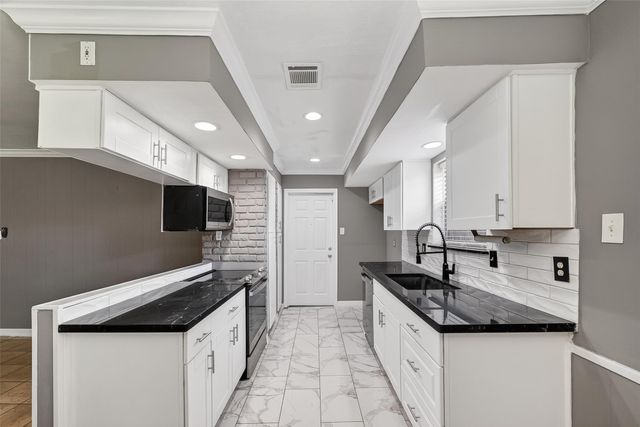 11323 Sagewood Drive, Houston, TX 77089