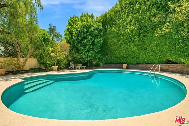 701 N Sierra Drive, Beverly Hills, CA 90210