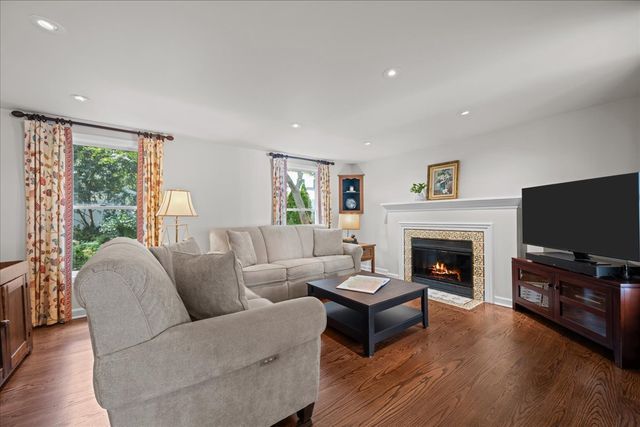 601 South Street, Geneva, IL 60134