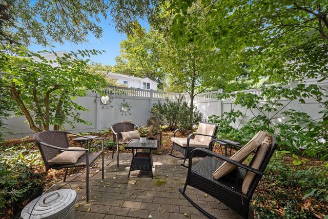 601 South Street, Geneva, IL 60134