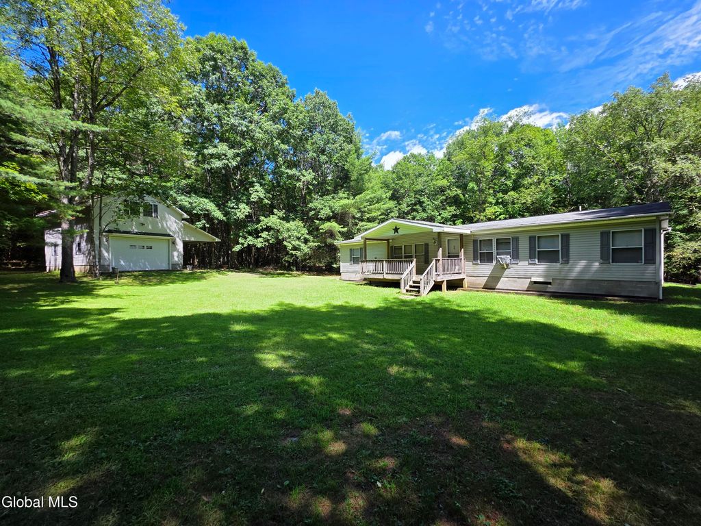 31 Sinclair Road, Edinburg, NY 12134