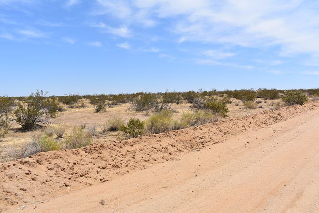 17800 E Ave E8, Lancaster, CA 93535