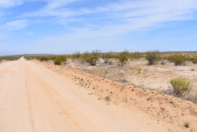 17800 E Ave E8, Lancaster, CA 93535