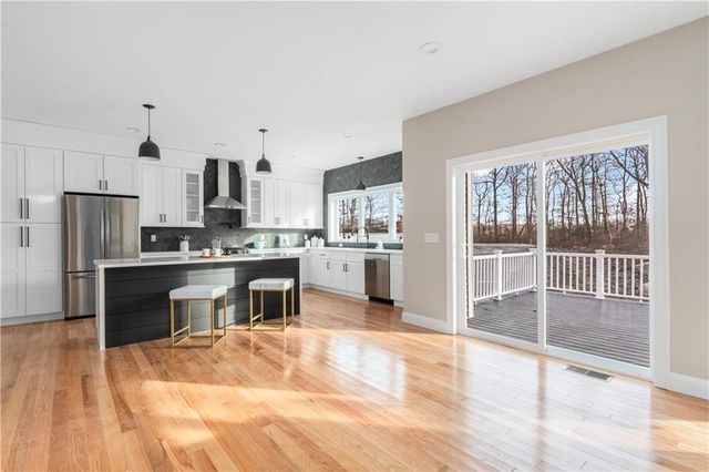 15 Dawsons Circle, South Kingstown, RI 02879