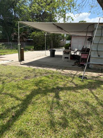 817 S Main Street, Highlands, TX 77562