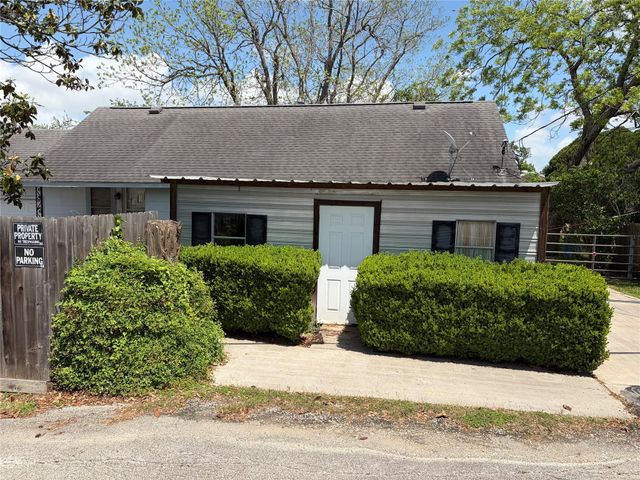 817 S Main Street, Highlands, TX 77562