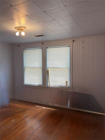 817 S Main Street, Highlands, TX 77562