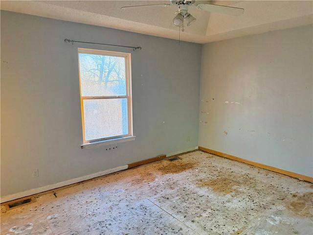 33251 Koala Circle, Excelsior Springs, MO 64024