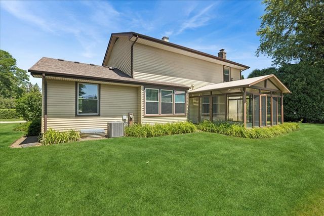 1108 Wellington Avenue, Libertyville, IL 60048