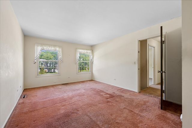 1108 Wellington Avenue, Libertyville, IL 60048