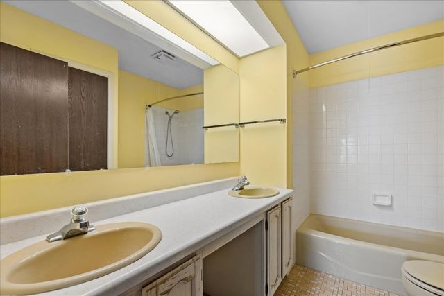 1108 Wellington Avenue, Libertyville, IL 60048