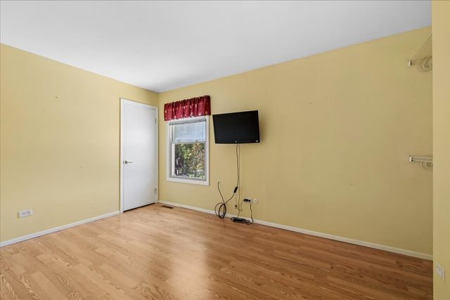 1108 Wellington Avenue, Libertyville, IL 60048