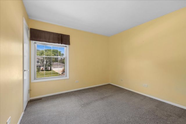 1108 Wellington Avenue, Libertyville, IL 60048