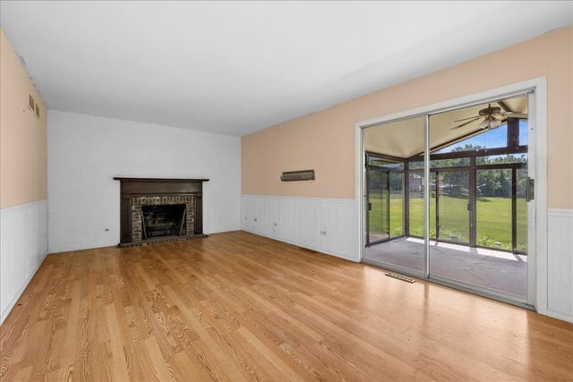 1108 Wellington Avenue, Libertyville, IL 60048