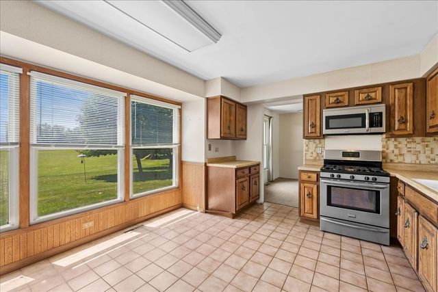 1108 Wellington Avenue, Libertyville, IL 60048