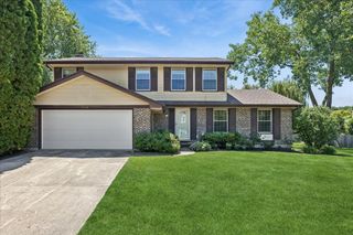 1108 Wellington Avenue, Libertyville, IL 60048