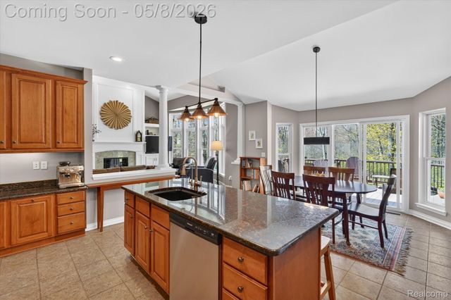 458 Kent Way, White Lake Charter Township, MI 48383