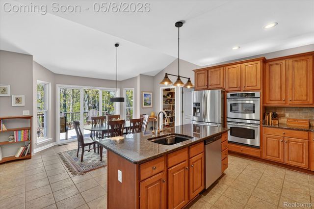 458 Kent Way, White Lake Charter Township, MI 48383