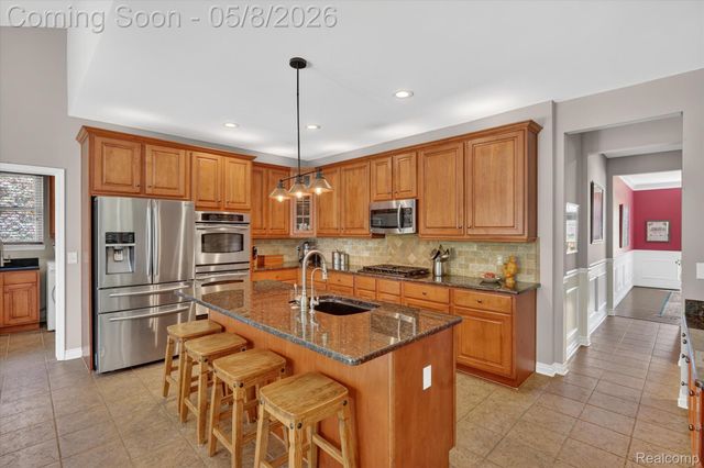458 Kent Way, White Lake Charter Township, MI 48383