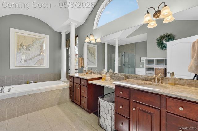 458 Kent Way, White Lake Charter Township, MI 48383